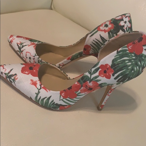 Floral Pumps - Picture 5 of 5